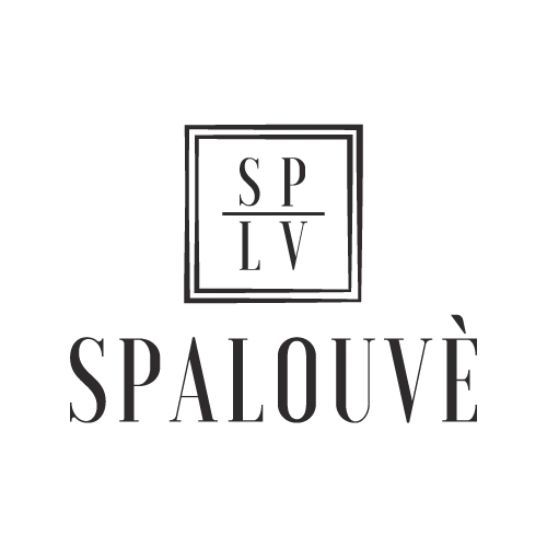 Spalouvès logotyp i svart: bokstäverna SP över en linje och LV under, inom en dubbel kvadratisk ram, ovanför ordet SPALOUVÈ i ett smalt, högt typsnitt.